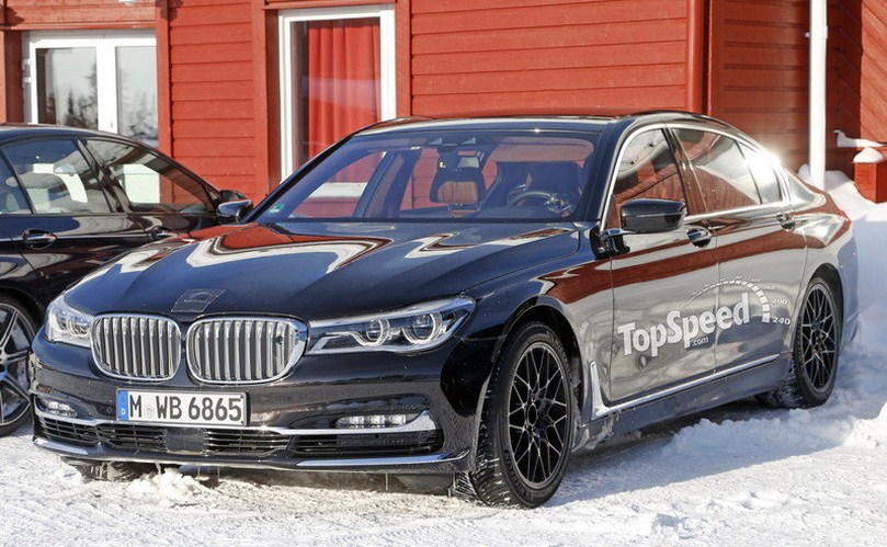 2017 BMW M7 36