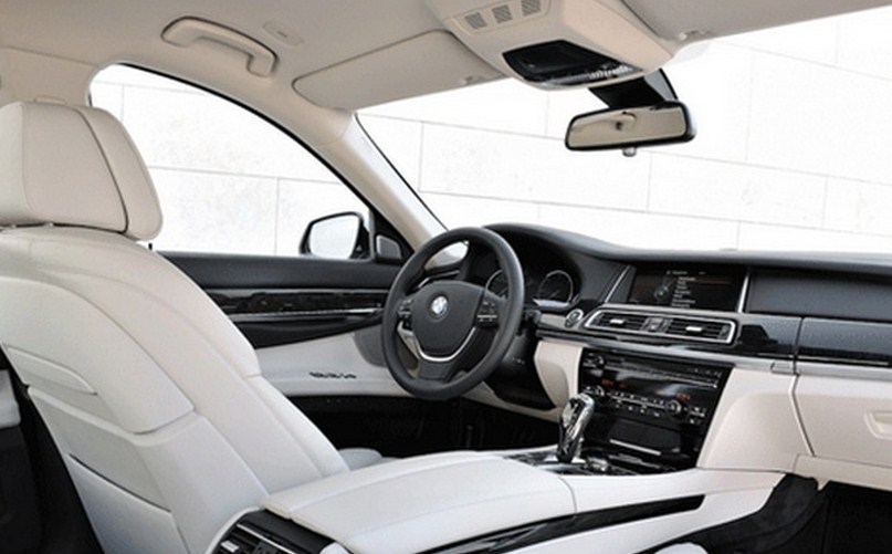 2017-BMW-M7-interior