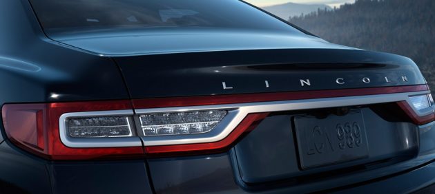 2017 Lincoln MKS 1