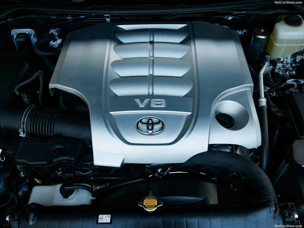 2018 Toyota Land Cruiser V8 Engine