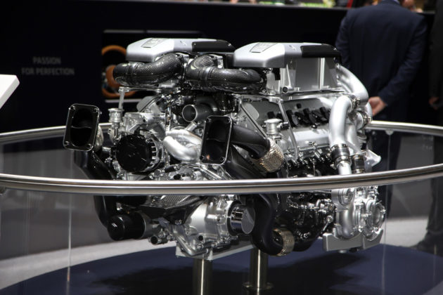 2018 bugatti-chiron engine